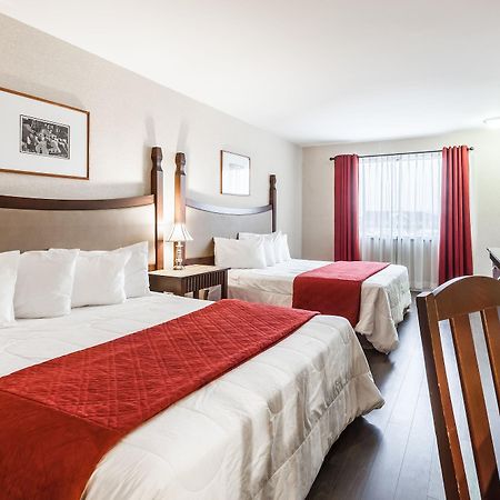 Hotel Ambassadeur Et Suites Квебек Экстерьер фото