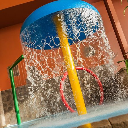 Hotel Ambassadeur Et Suites Квебек Экстерьер фото
