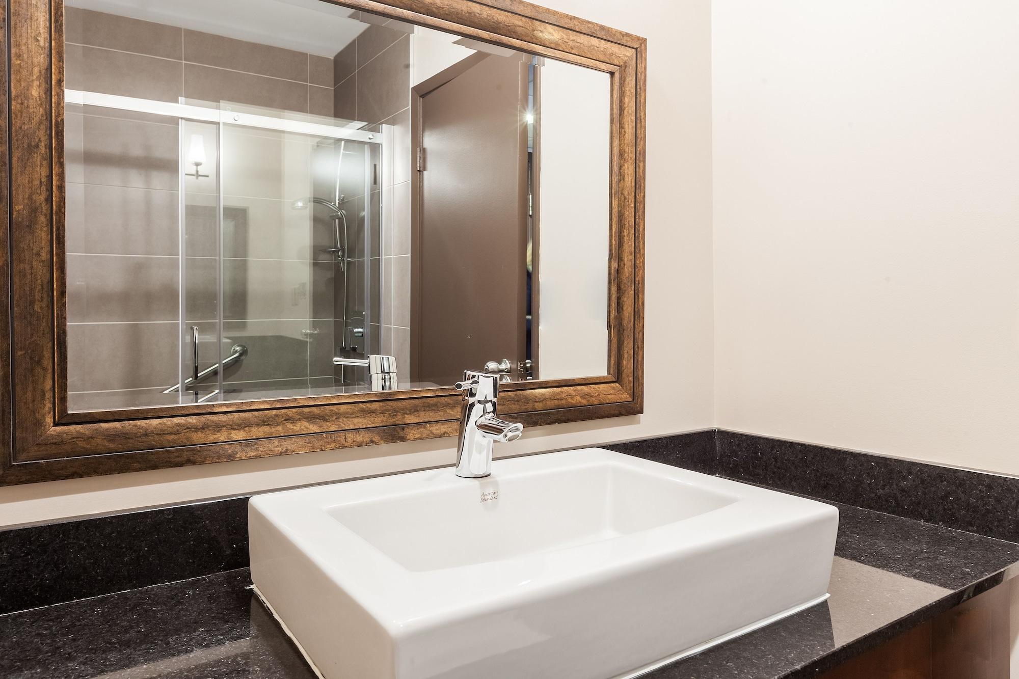 Hotel Ambassadeur Et Suites Квебек Экстерьер фото