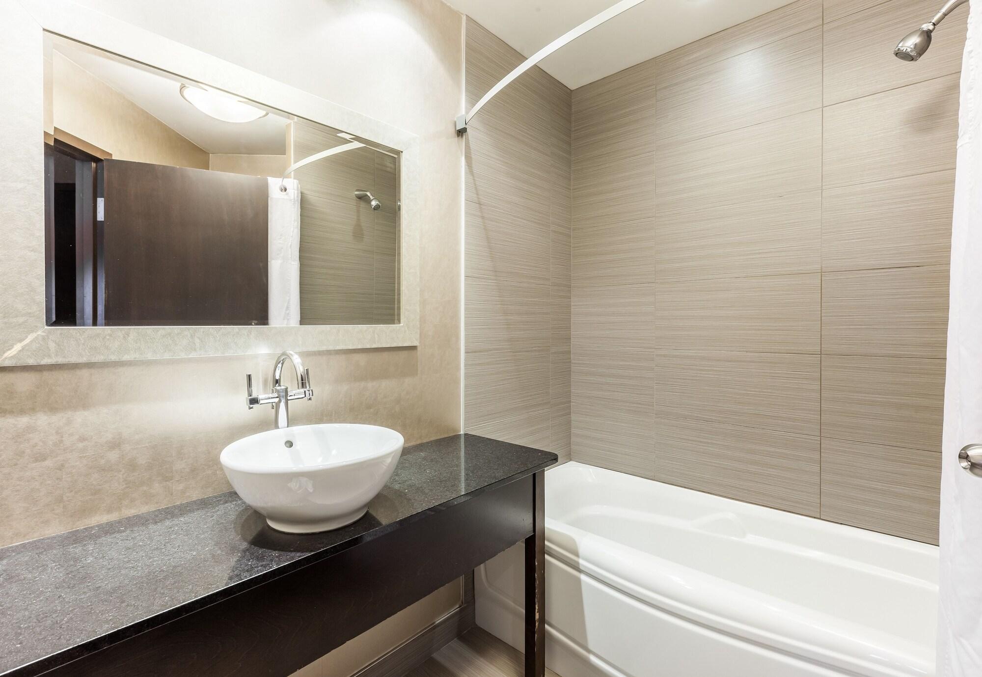 Hotel Ambassadeur Et Suites Квебек Экстерьер фото